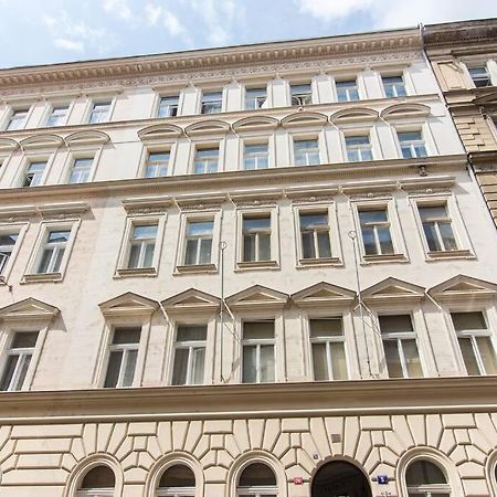 Апартаменты Studio In The Historic Center Прага Экстерьер фото